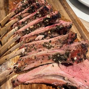 Lamsrack met Italiaanse kruiden