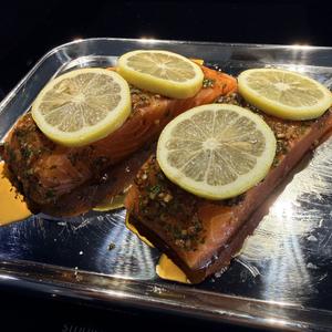 Mediterraanse zalm van de plancha