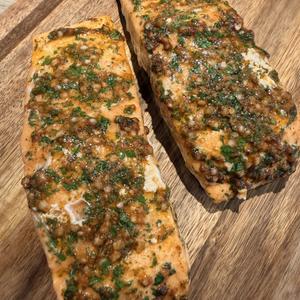 Mediterraanse zalm van de plancha