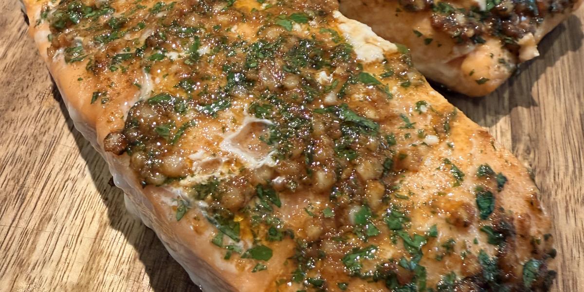 Mediterraanse zalm van de plancha