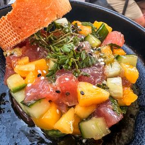 Thaise tonijn tartaar met mango en avocado