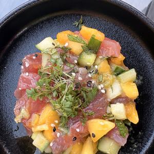 Thaise tonijn tartaar met mango en avocado