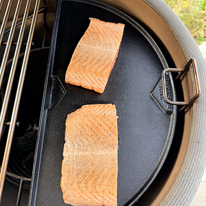 Zalm op de plancha met tagliatelle uit de skillet